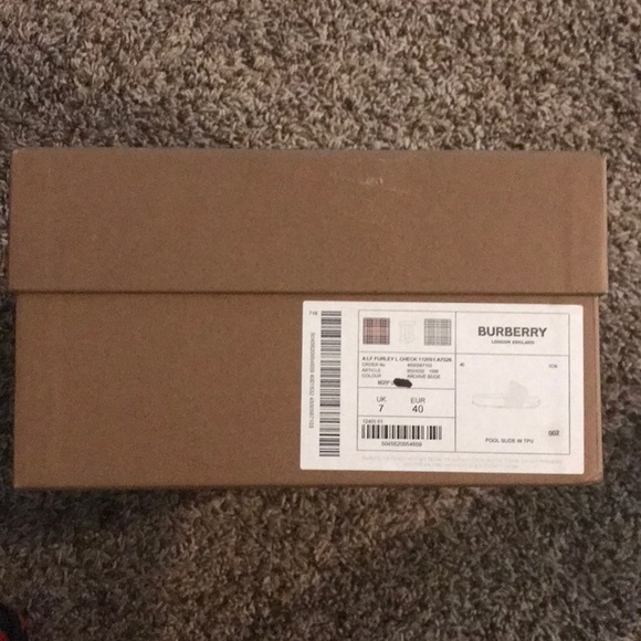 Burberry slides - Picture 2 of 4